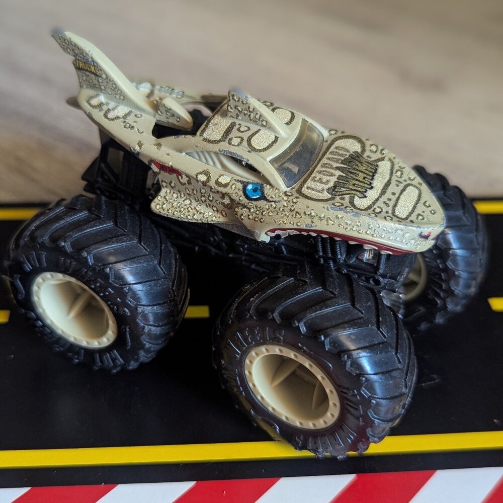 Hot Wheels Leopard Shark